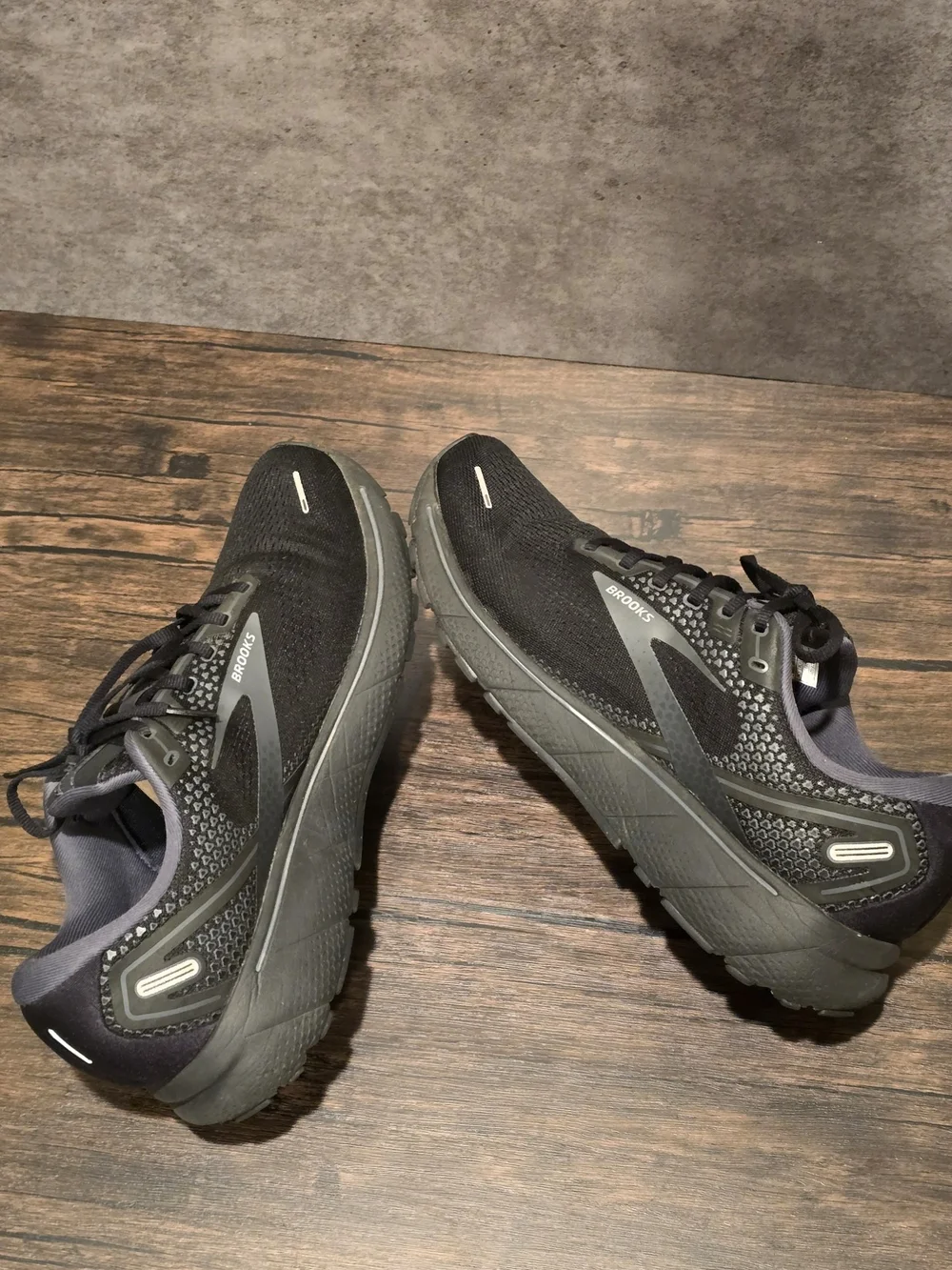 Brooks box accents clean